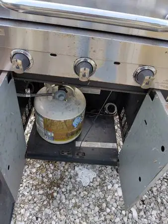 CHARBROIL OUTDOOR 3 BURNER GAS GRILL