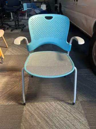 🪑✨ Herman Miller Caper Chair – Blue without Wheels ✨