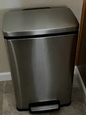 Smart garbage can