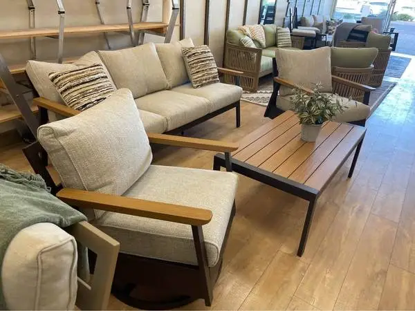 Outdoor Patio Furniture Swivel Set *New*