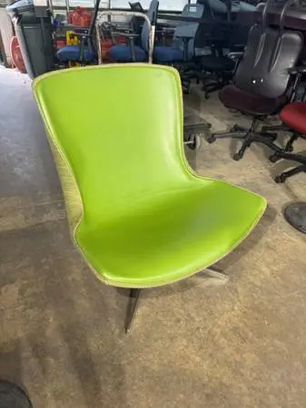 Vika Lounge Chair