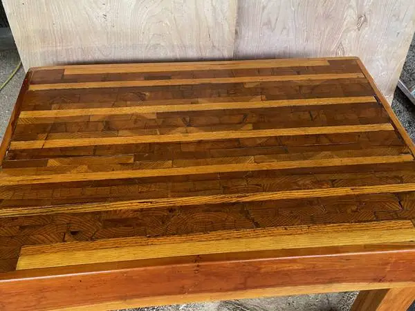 Chopping block table