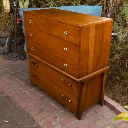 Outstanding design c1960 MCM walnut 5dr Dresser on cool Legs!