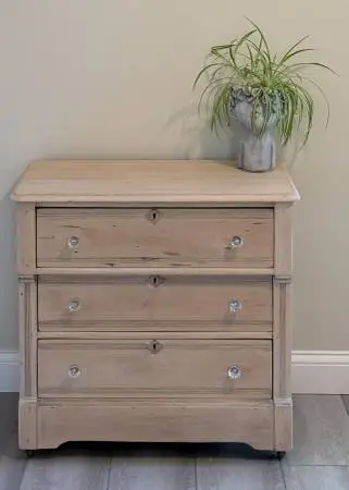 Chest - Circa 1880? - Knapp Joints - Square Nails