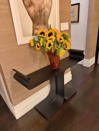 Sculptural Black Steel Console Table – Architectural / Modern