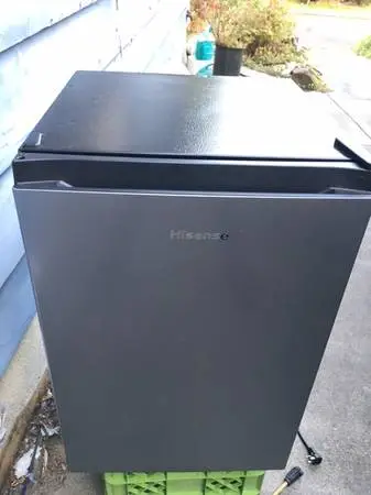 Hisense 2.5-cu ft Mini Fridge