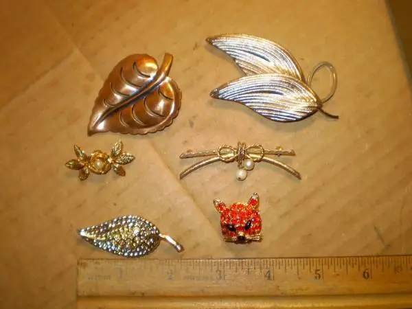 Vintage pin lot   see 1000s of items 4 sale