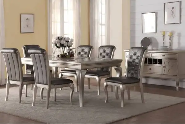 Open box table & 6 chairs SE VENDE