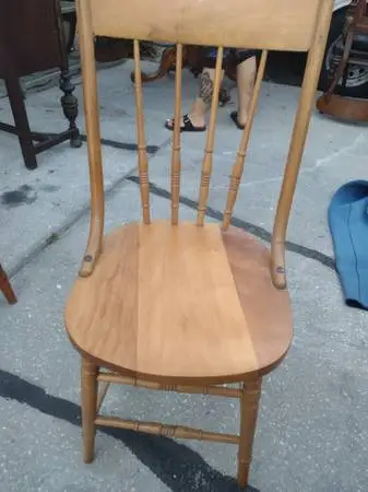 Maple sitting chair