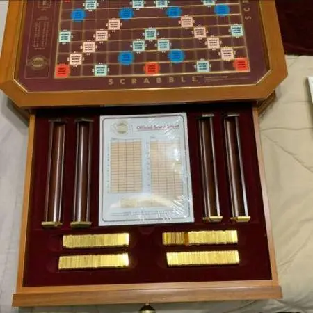 FRANKLIN MINT SCRABBLE TABLE w/4 MAHOGONY CHAIRS 24kt plated game Tile