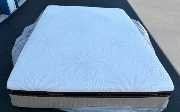 *High End* Tommy Bahama Plush Queen TOP Mattress ONLY; LIKE NEW