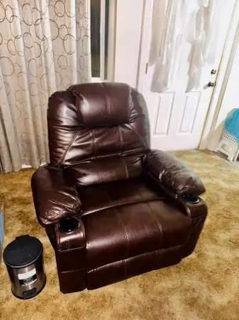 Real Leather Recliner. Rocker, Zero Gravity, Heat/Massage, 360 Swivel!