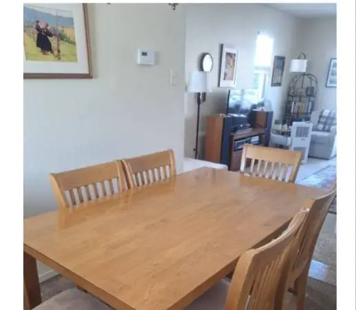 Dining room table and 6 chairs