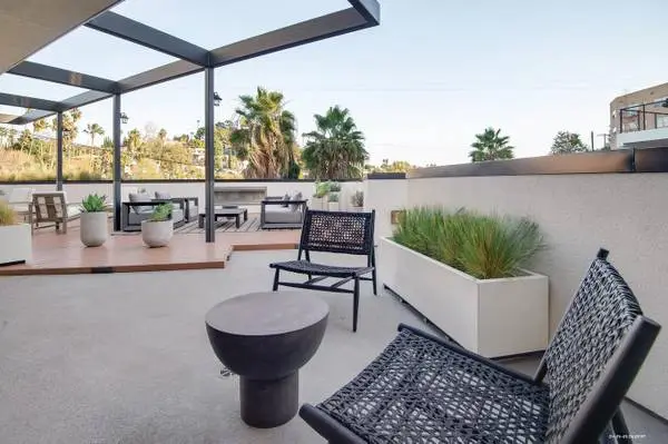 2 Bedroom 2 Bath in Silver Lake, Pet-Friendly, Pool, Outdoor Lounge