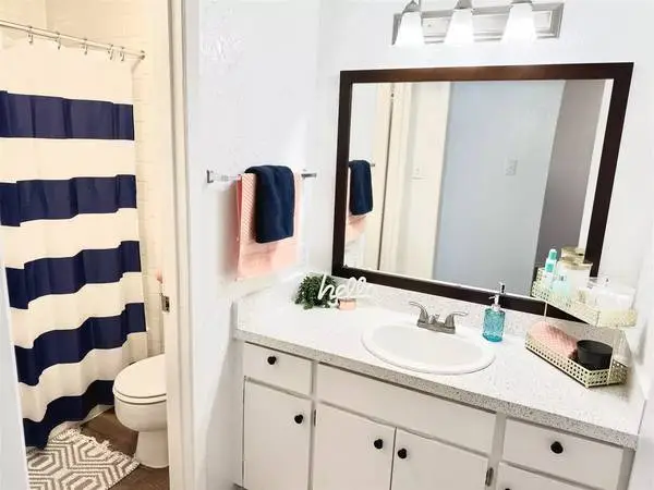 Your search stops here! Exquisite views can be yours! Studio bath