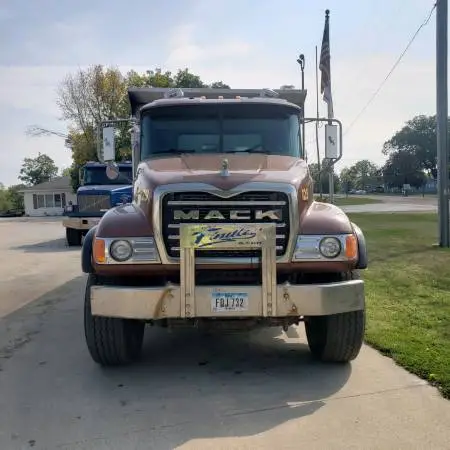 Dump Truck -Mack - 2006