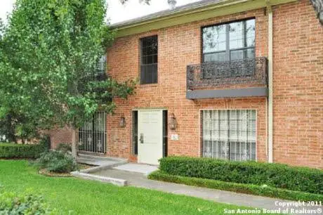 CLEAN & SAFE 2 bedroom, 1.5 bath condo in ALAMO HEIGHTS