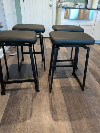 4 COUNTER STOOLS