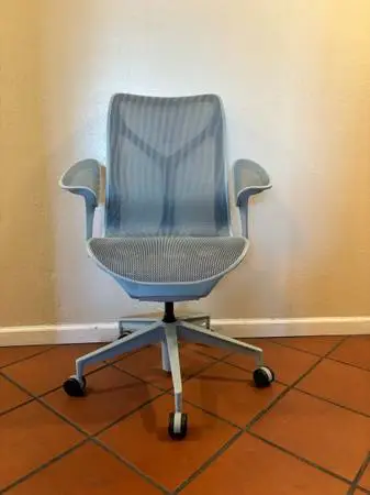 👀🕶️ Herman Miller Cosm Chair 🕶️