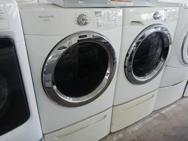 ★Frigidaire Affinity front load washer and dryer set on pedestals
