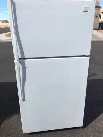 FREE DROP OFF - WHIRLPOOL 21 CU. FT. TOP FREEZER REFRIGERATOR  IN