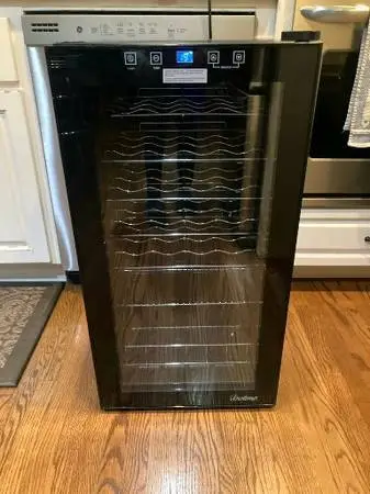 Vinotemp Wine Cooler/Refrigerator, Model VT-27 TS, 27 Bottle Capacity.