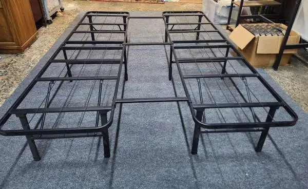 Black Metal  Platform Bed