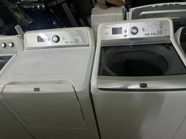 Washer dryer set