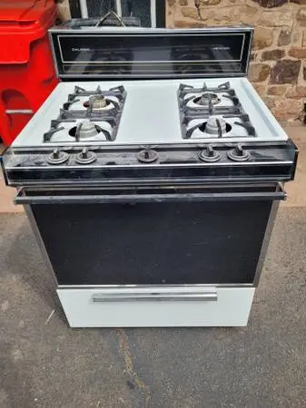 White whirlpool gas  stove