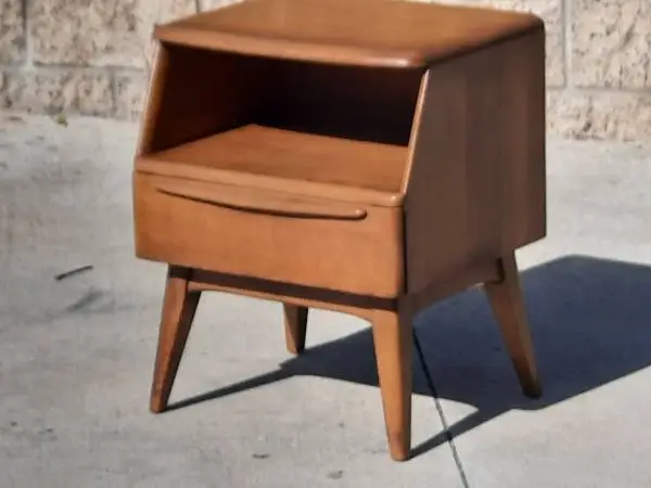 various 1940s to 1060s Heywood Wakefield furniture pieces