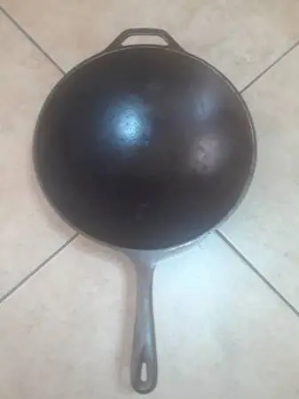 Vintage 13 inch LODGE cast Iron Wok