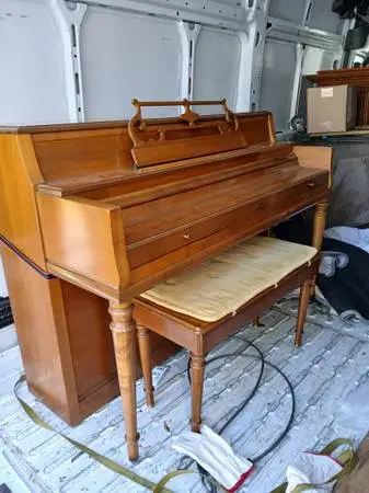 Upright piano