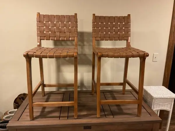 🔴 Stools (2), Counter Height, leather web/strapping. Very nice, New.