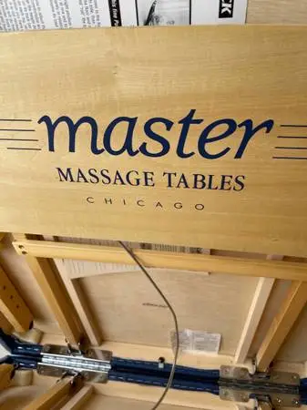 Master Folding Chicago Series Massage Table portable