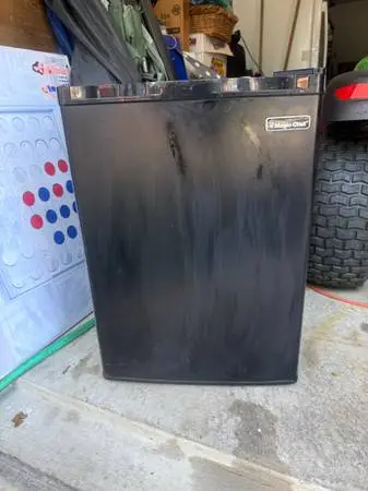 Magic Chef Mini-Refrigerator