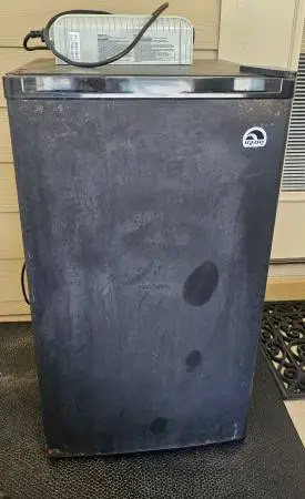 Small Frig with freezer 31 high