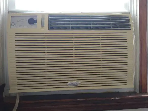 Whirlpool Air Conditioner - For Parts or Repair - 11,600 BTU