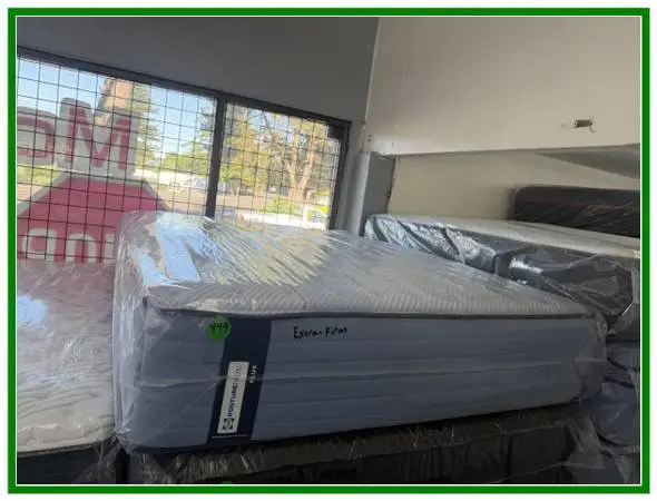 QUEEN SIZE SEALY POSTUREPEDIC PLUS MATTRESS & BOX SPRING BED SET