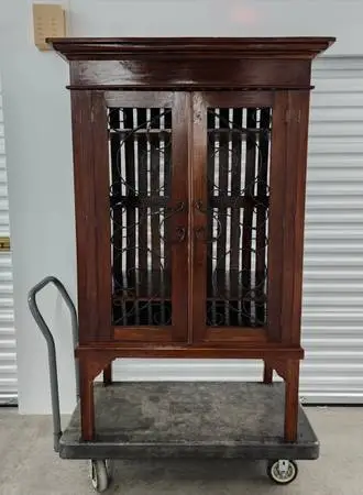 BEAUTIFUL VINTAGE HOME OR OFFICE CABINET