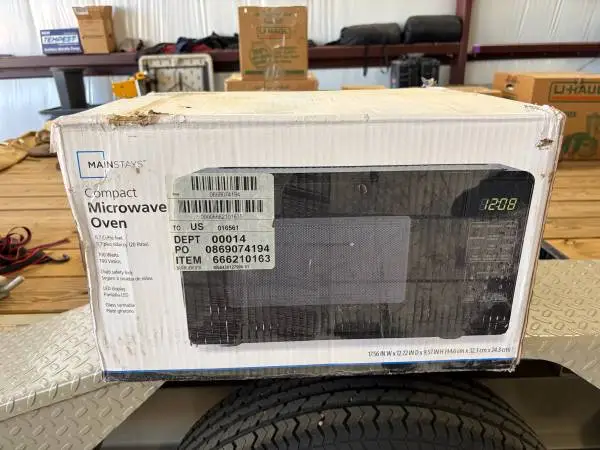 Mainstay Compact  Microwave - New In Box!!