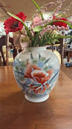 Vintage Takahashi San Francisco Flora hand-Decorated Porcelain Vase