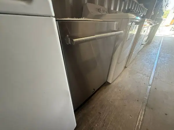 24W SS Jenn Air Dishwasher Fully Integrated Model # JDTSS246GL Used