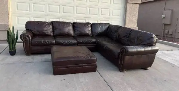 GENUINE LEATHER SECTIONAL COUCH WITH OTTOMAN,DELIVERY INCLUDED