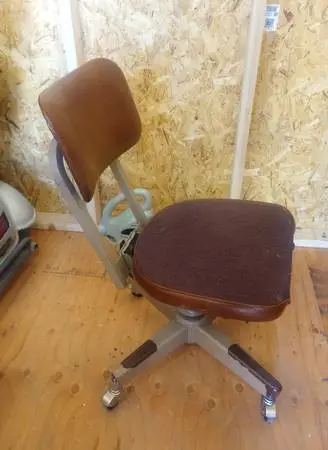 Heavy-duty office chair, old-fashioned metal base