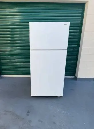 Hotpoint refrigerator with freezer (free local delivery)
