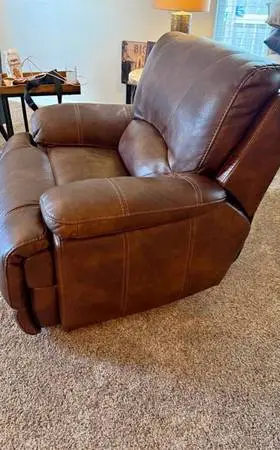 Leather recliner with USB