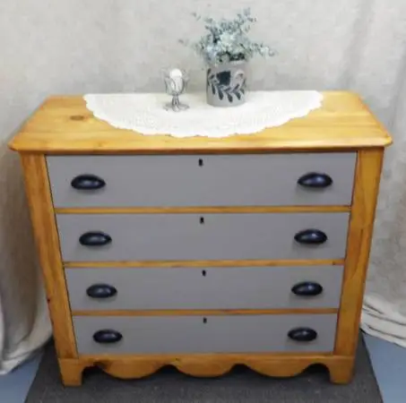 Vintage country pine four drawer dresser