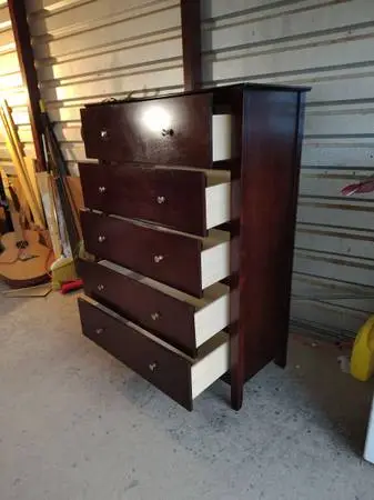 🟣 amazing precious solid wood tall dresser in great shape and condition 🟣