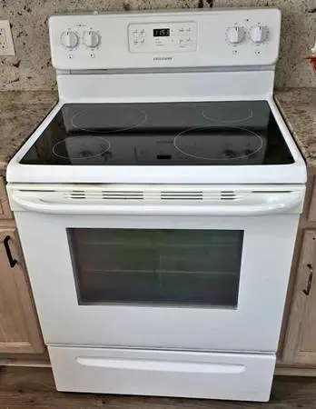 Frigidaire White Ceramic Range