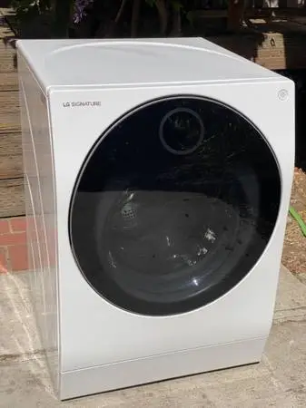 LG Signature Washer/Dryer Combo All-in-one 2.8 cu.ft.